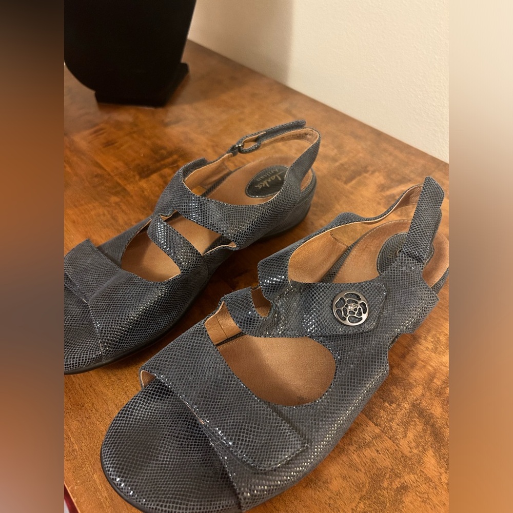 Clarks Navy Blue Artisan Sandals with Two-Strap Design Size 10 - Picture 2 of 9